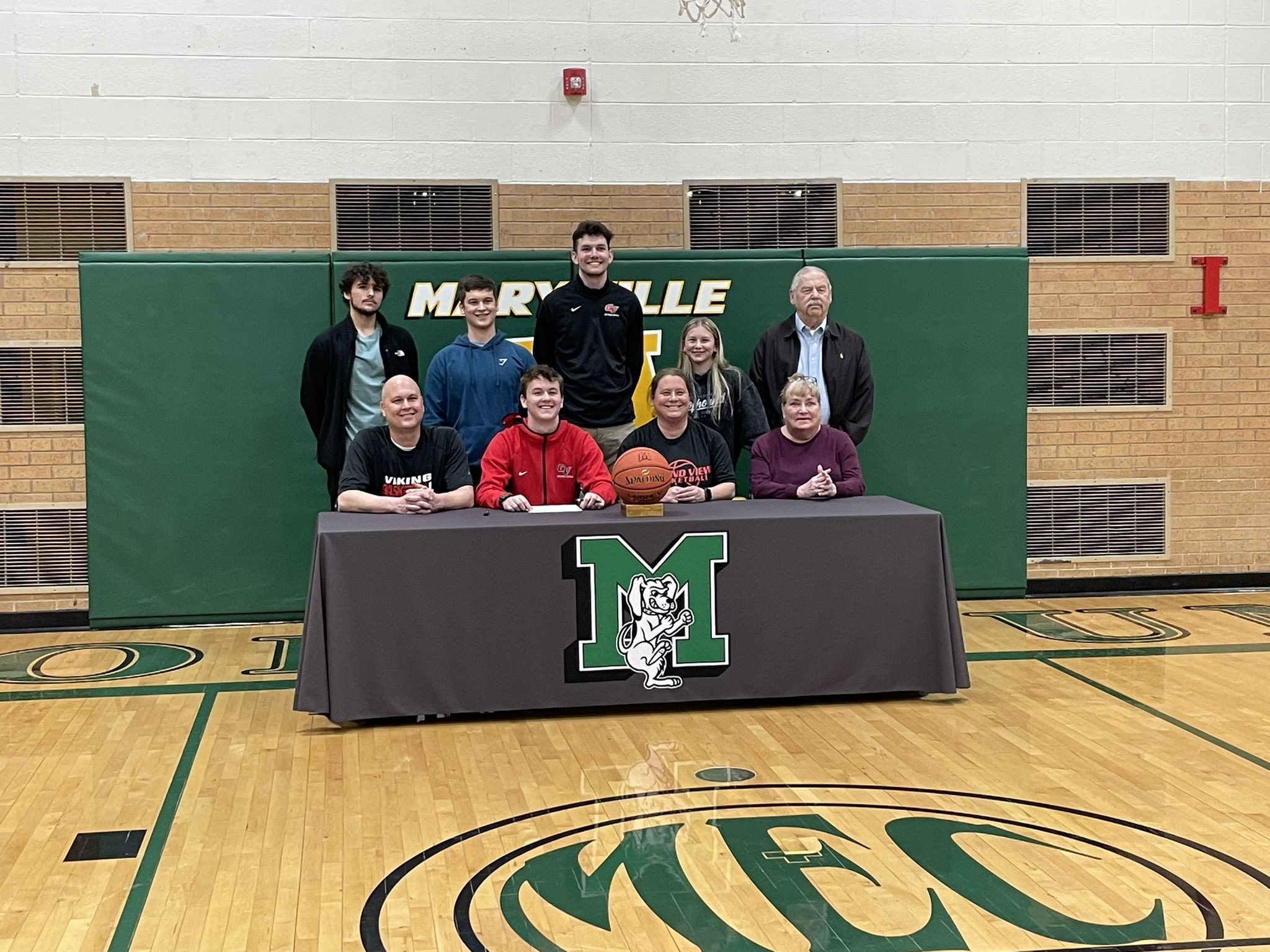 Caden Stoecklein signs with Grand View University